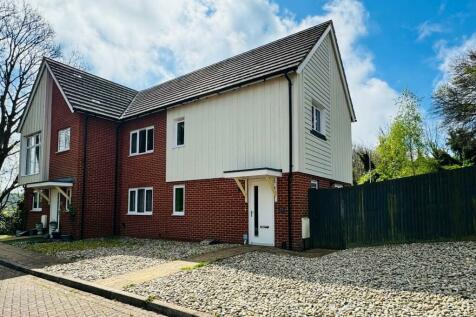 4 bedroom semi-detached house for sale