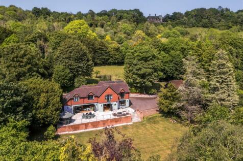 5 bedroom detached house for sale