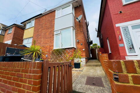 Wardour Close, Broadstairs CT10 4 bed semi