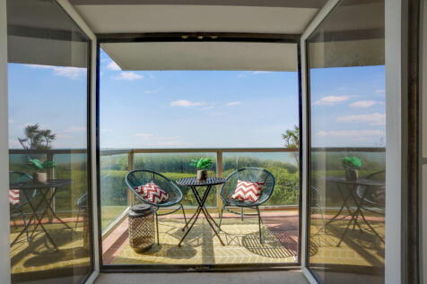 Radnor Cliff, Folkestone CT20 2 bed flat for sale