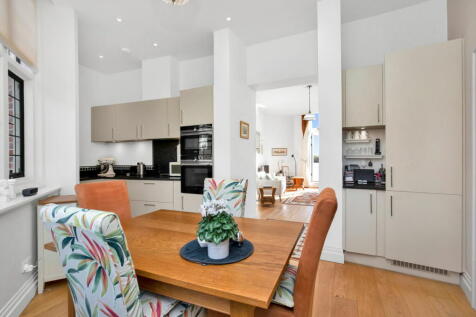Kings Drive, Midhurst GU29 2 bed apartment for sale