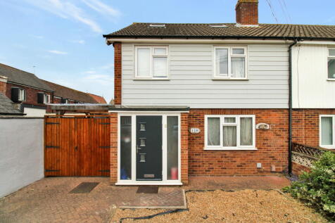 Shipbourne Road, Tonbridge TN10 4 bed semi