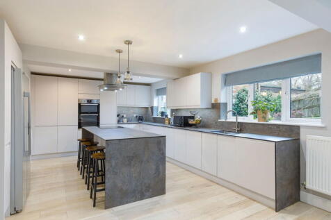 Goldcrest Drive, Uckfield TN22 5 bed detached house for sale