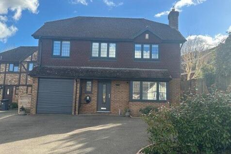 Goldcrest Drive, Uckfield TN22 5 bed detached house for sale