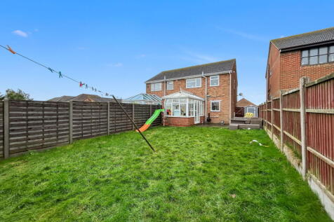 Imperial Avenue, Sheerness ME12 3 bed semi