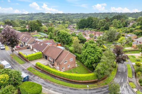 Harvest Hill, East Grinstead RH19 5 bed detached house for sale