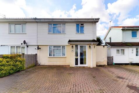 Coveham Crescent, Cobham KT11 3 bed semi