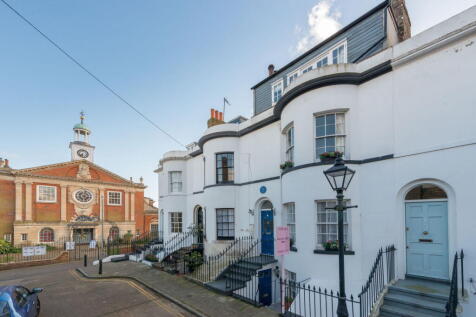 Guildford Lawn, Ramsgate CT11 6 bed terraced house for sale