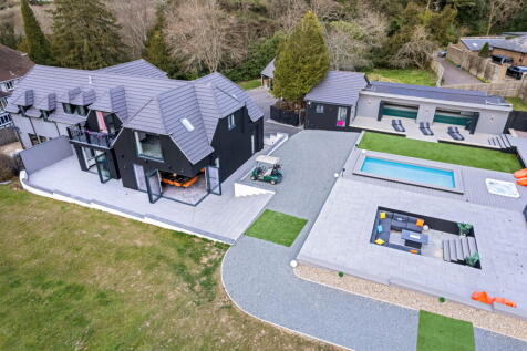 London Road, Haywards Heath RH17 5 bed detached house for sale