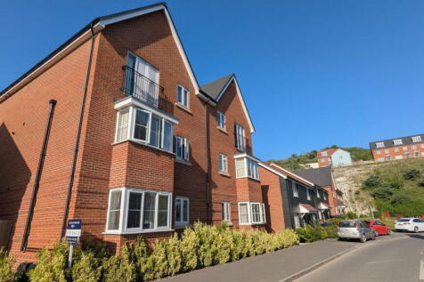 Peters Village, Rochester ME1 2 bed ground floor flat for sale