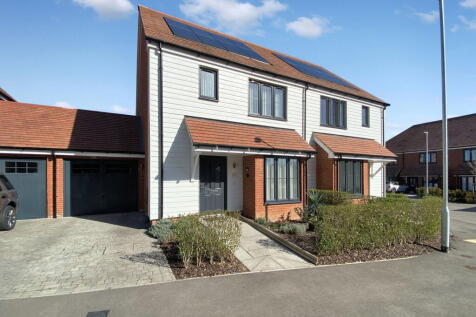 3 bedroom semi-detached house for sale