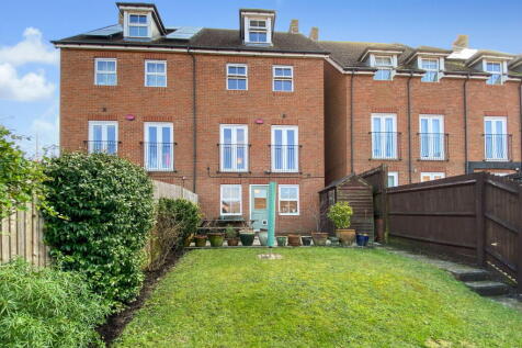 Bluebell Road, Ashford TN23 6 bed semi