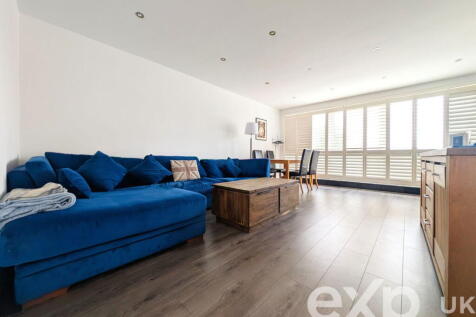 3 bedroom town house for sale