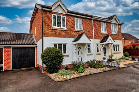 Nordmann Place, South Ockendon RM15 3 bed semi