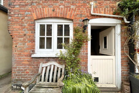 High Street, Ashford TN27 4 bed end of terrace house for sale