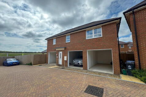 Whinchat Rise, Whitfield CT16 2 bed detached house for sale