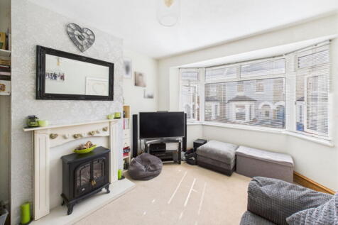 Moore Street, Rochester ME2 2 bed terraced house for sale