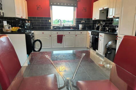 Devon Close, Chatham ME5 4 bed terraced house for sale