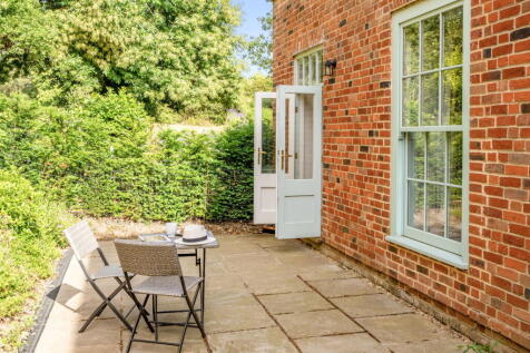 Midhurst  GU29 2 bed apartment for sale