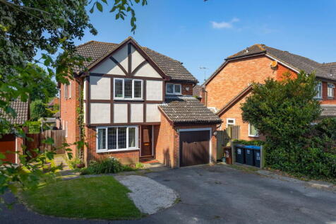 Lincolns Mead, Lingfield RH7 4 bed detached house for sale