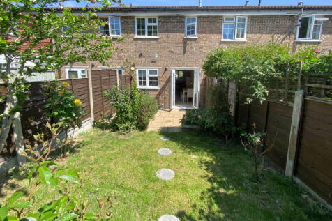 Hill View, Ashford TN24 2 bed terraced house for sale