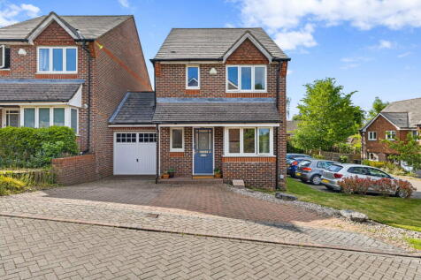 Rockdene Close, East Grinstead RH19 3 bed link detached house for sale