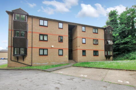 Rushdon Close, Romford RM1 2 bed apartment for sale