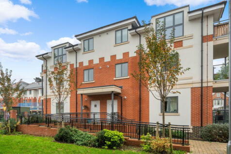 Hansler Grove, East Molesey KT8 2 bed apartment for sale