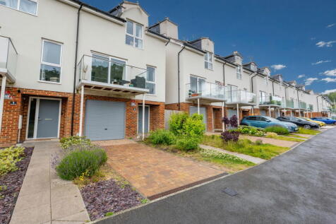 Grove Place, Tunbridge Wells TN2 4 bed semi