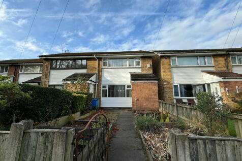 Pendle Walk, Stockport SK5 3 bed terraced house for sale