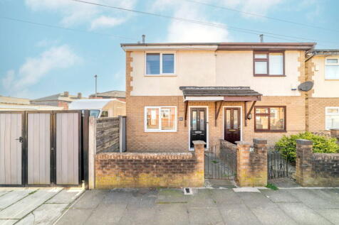 Gregge Street, Heywood OL10 2 bed semi