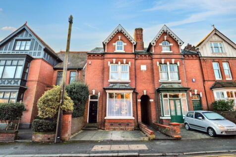 Greenfield Avenue, Stourbridge DY8 4 bed end of terrace house for sale