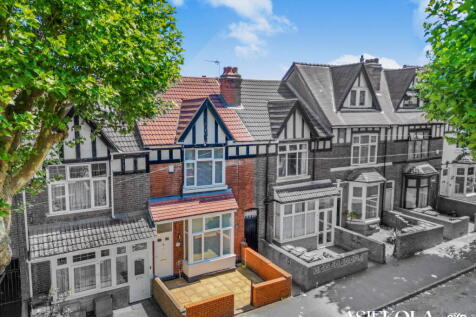 Earlsbury Gardens, Birmingham B20 4 bed terraced house for sale