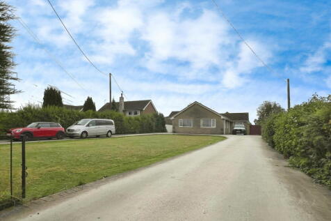 Whiphill Lane, Doncaster DN3 4 bed detached bungalow for sale