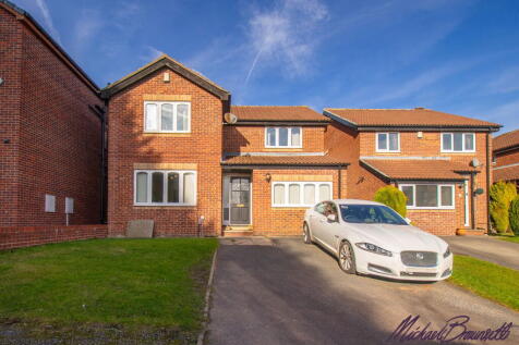 Hawke Way, Bradford BD12 4 bed detached house for sale