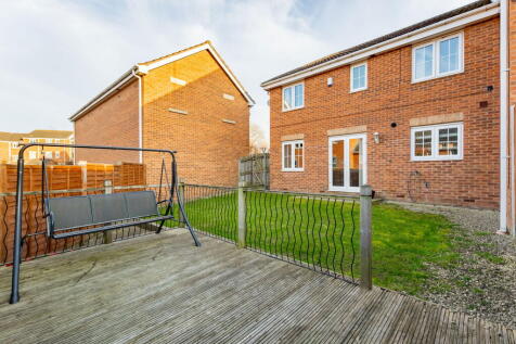 Millers Croft, Castleford WF10 2 bed townhouse for sale