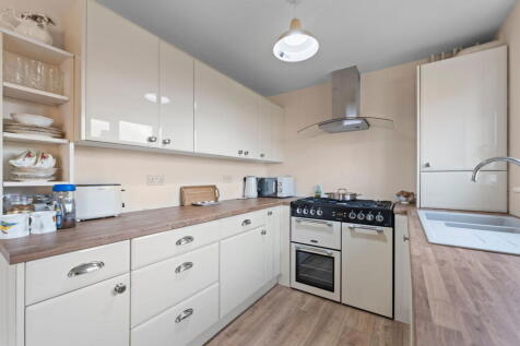 Lawefield Lane, Wakefield WF2 3 bed detached house for sale