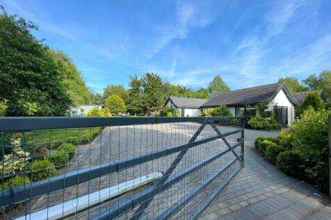 4 bedroom detached bungalow for sale