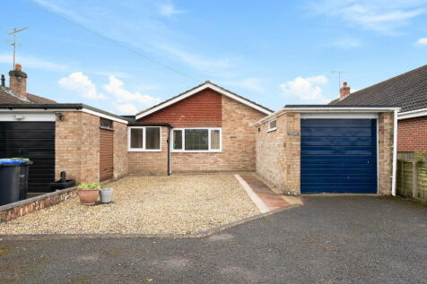 2 bedroom semi-detached bungalow for sale