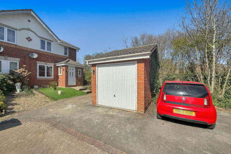 Fairwood Close, Trowbridge BA14 3 bed semi