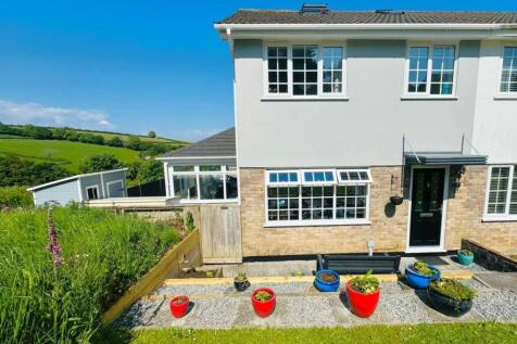 4 bedroom semi-detached house for sale