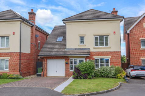 6 bedroom detached house for sale