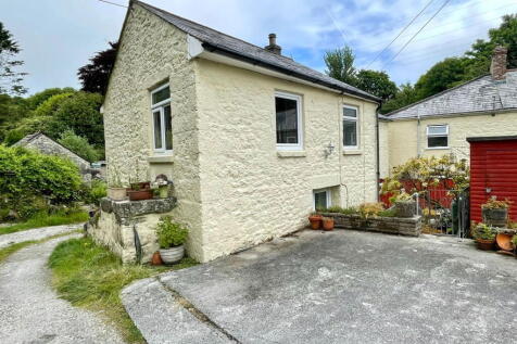 St. Austell PL26 3 bed detached house for sale