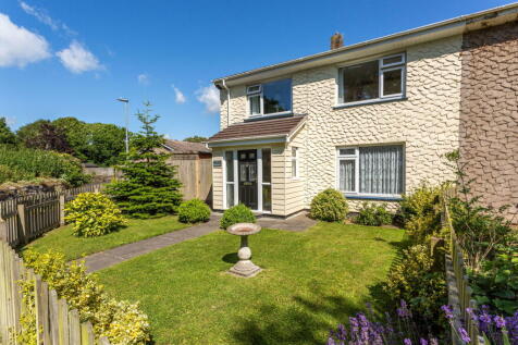 4 bedroom semi-detached house for sale