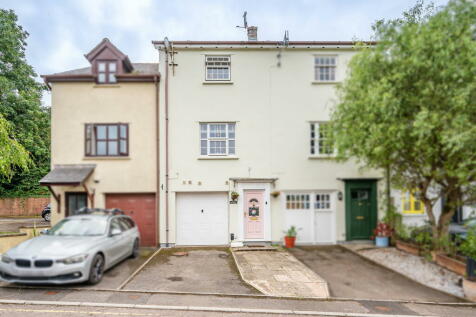 4 bedroom terraced house for sale