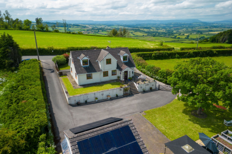 Chepstow NP16 4 bed detached house for sale