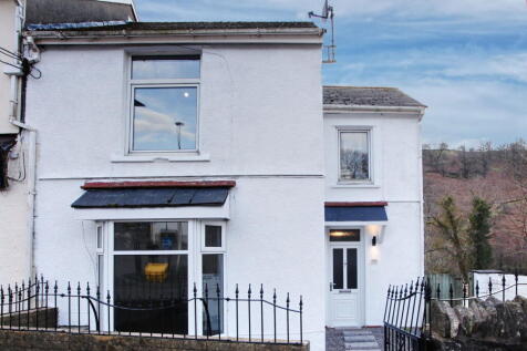 Hylton Terrace, Treharris CF46 3 bed semi