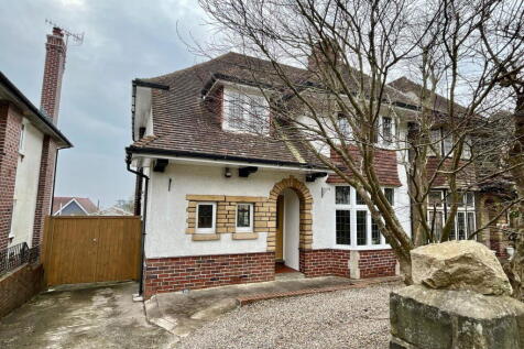 4 bedroom semi-detached house for sale