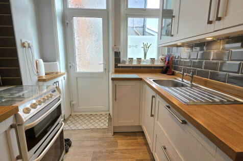 Wainfelin Avenue, Pontypool NP4 3 bed terraced house for sale