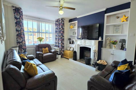 College Terrace, Pontypool NP4 3 bed terraced house for sale